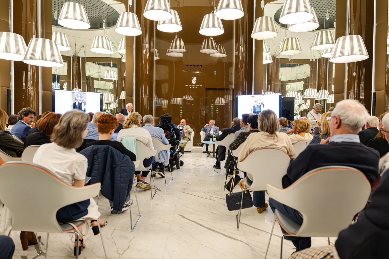 La platea durante gli interventi