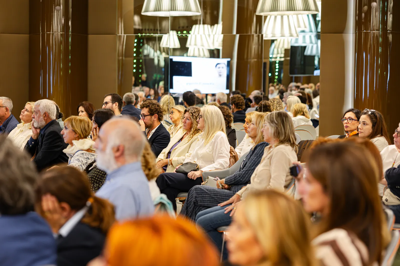 La platea al completo