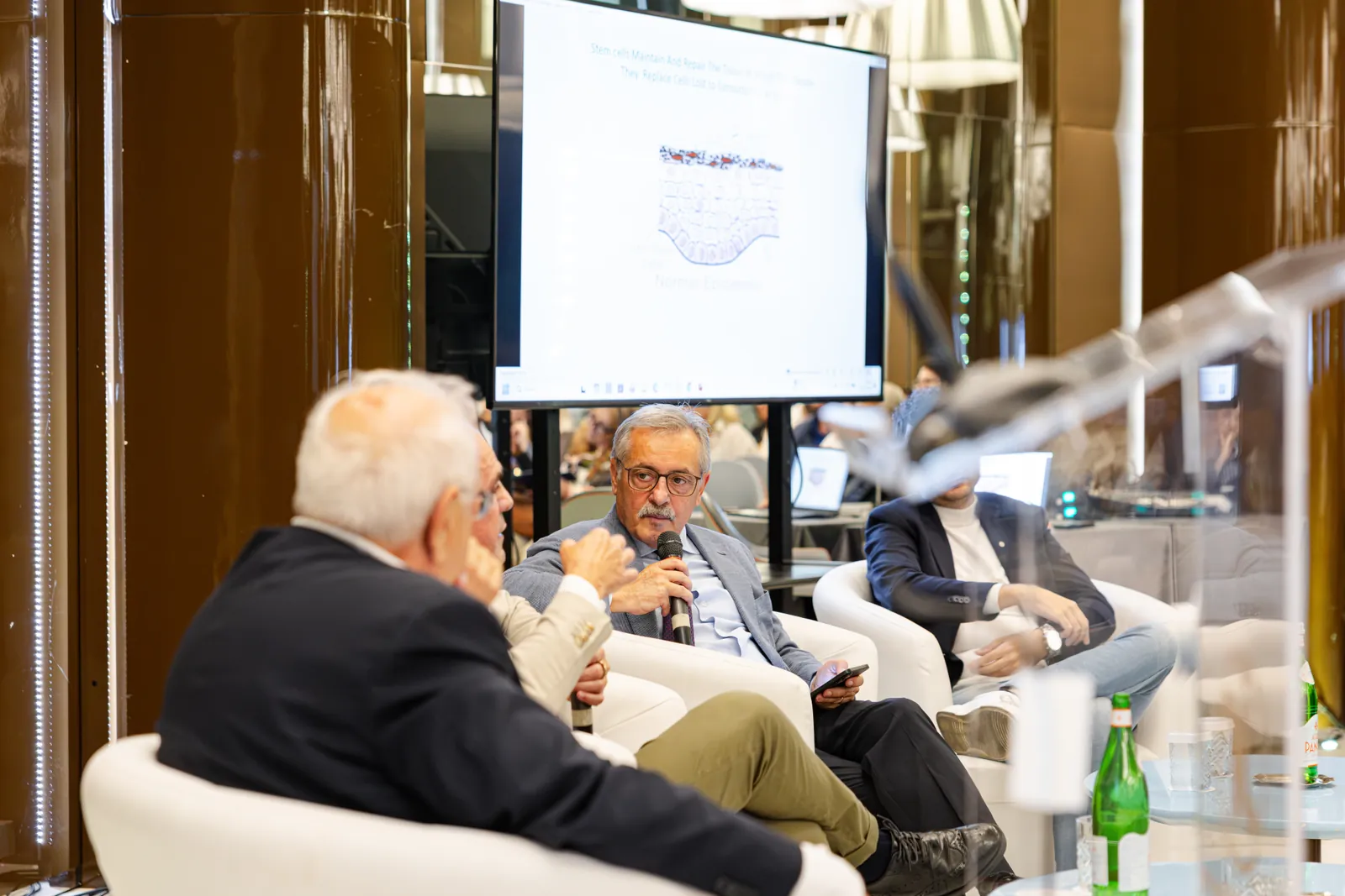 Un confronto ravvicinato sul palco