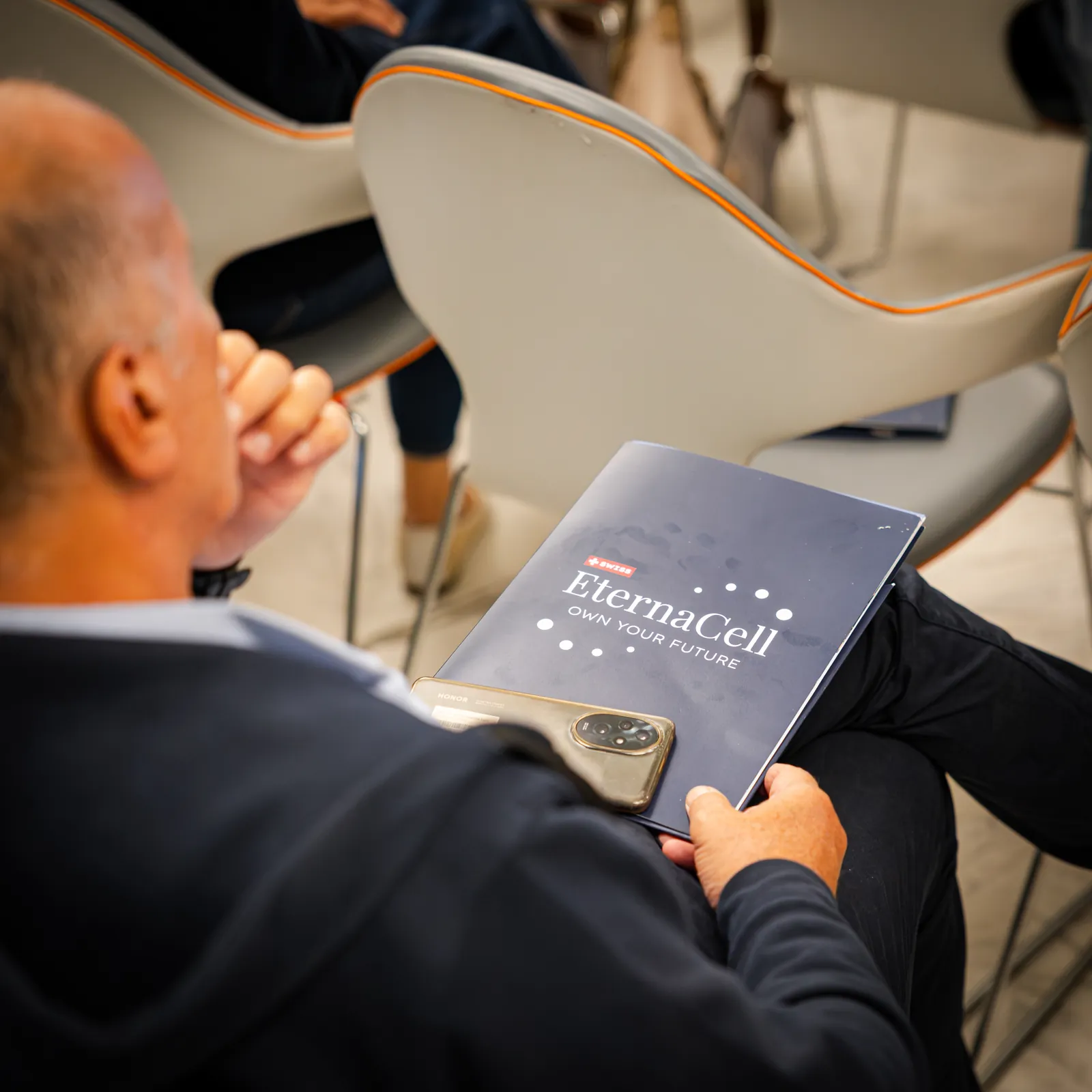 La brochure di EternaCell in sala