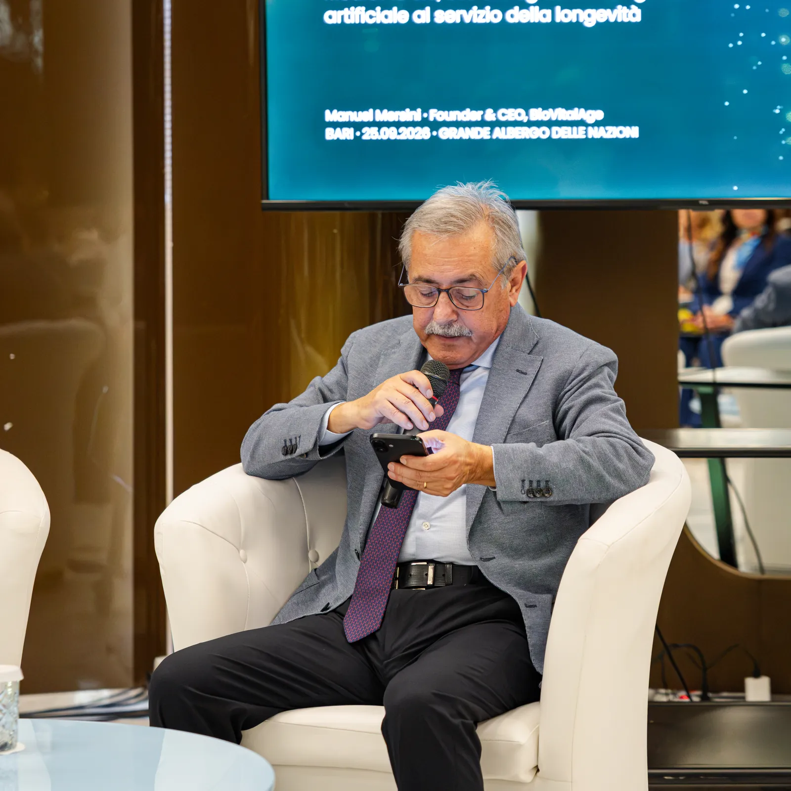 Il panel, con in proiezione il tema dell'intelligenza artificiale al servizio della longevità