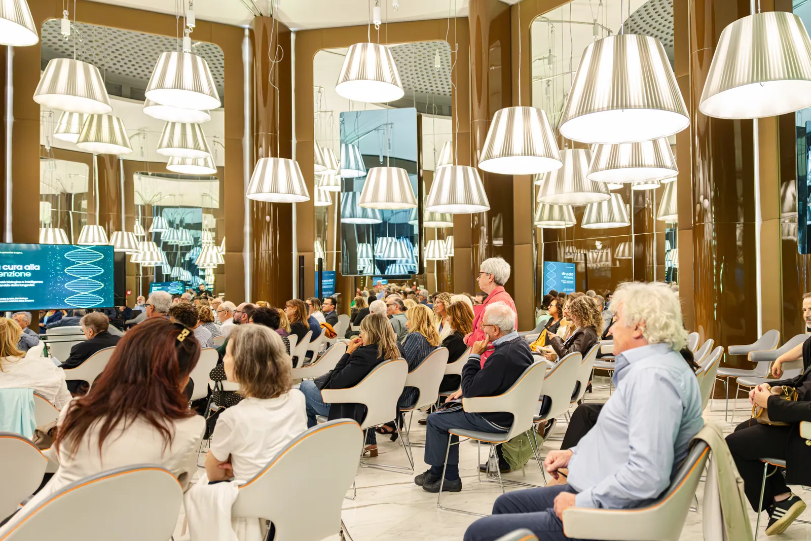 La platea durante il dibattito