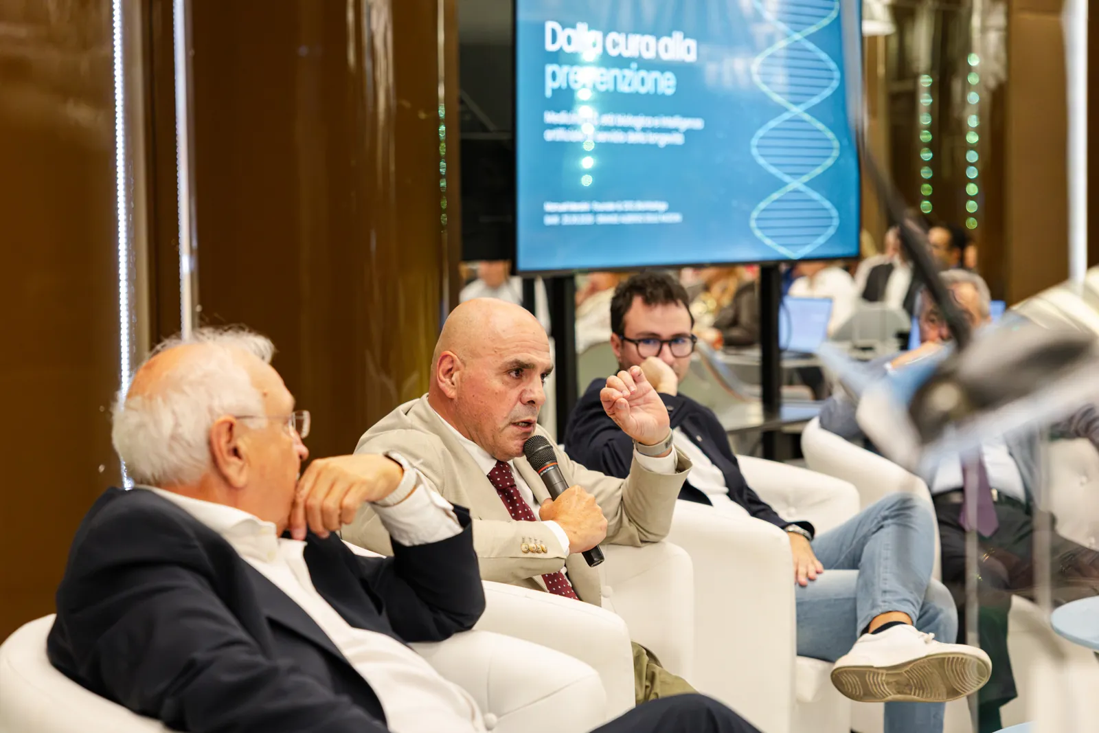 Un passaggio del confronto sul palco