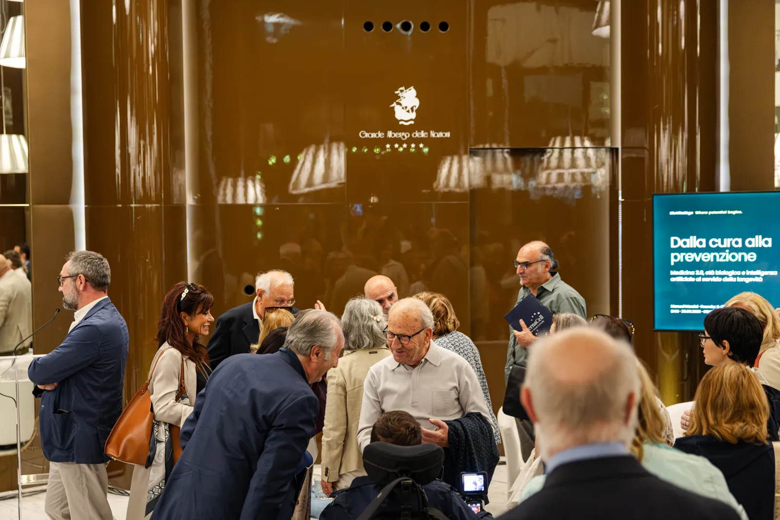 A fine serata, fra saluti e conversazioni