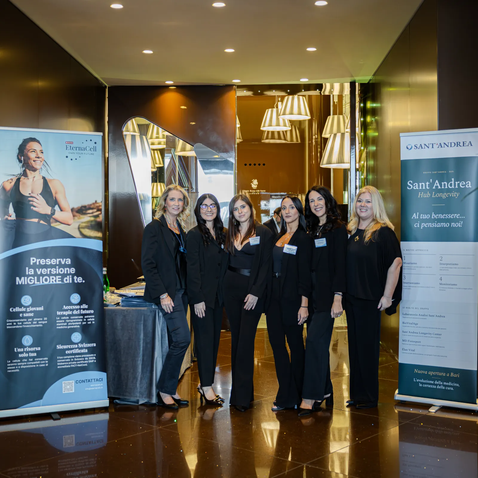 All'ingresso, accanto ai roll-up di Sant'Andrea – Hub Longevity
